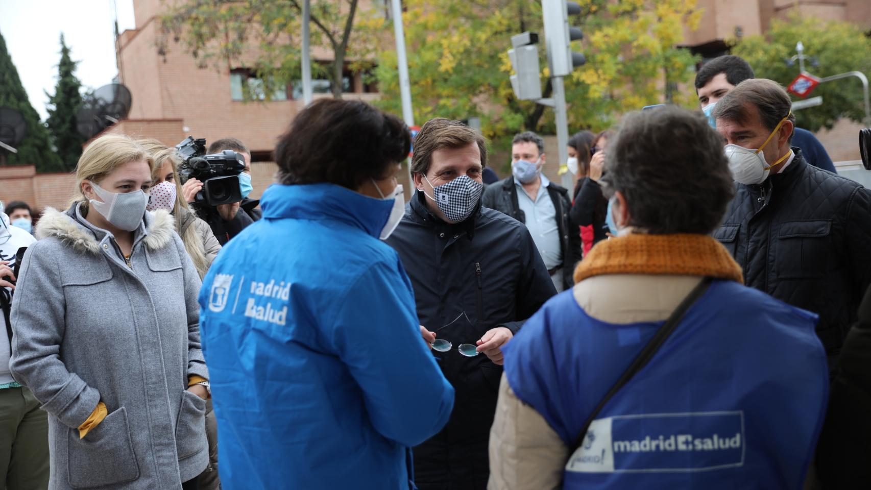 El alcalde de Madrid, José Luis Martínez Almeida, en un acto de concienciación para prevenir el COVID.