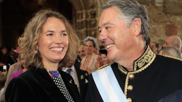 José María Michavila y Alejandra Salinas en la boda de Irene Michavila con Ramón Lladó en octubre de 2019.