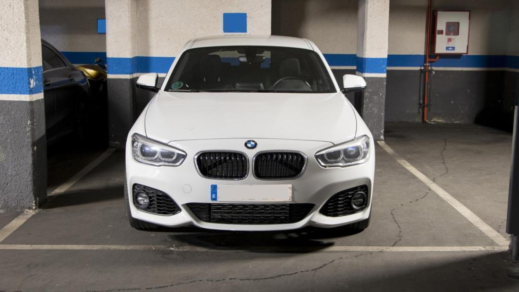 Esta plaza es poco común. El espacio es más que suficiente para un coche de tamaño medio.