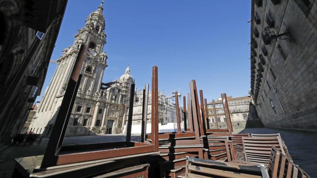 Una terraza cerrada en la plaza de la Quintana, en Santiago de Compostela.