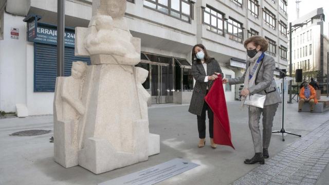 Escultura de Isabel Zendal en A Coruña