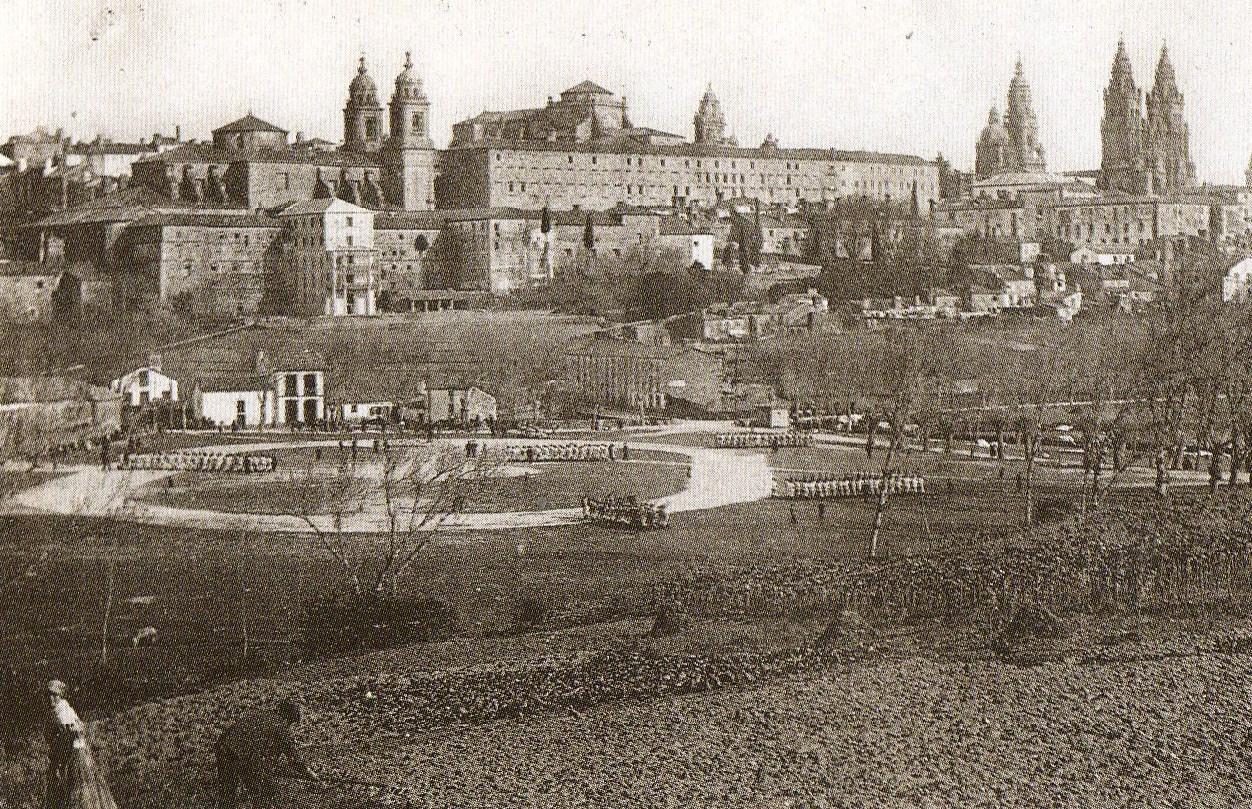 Soldados de infantería realizando maniobras en los alrededores del Cuartel de Santa Isabel (Compostela Verde).