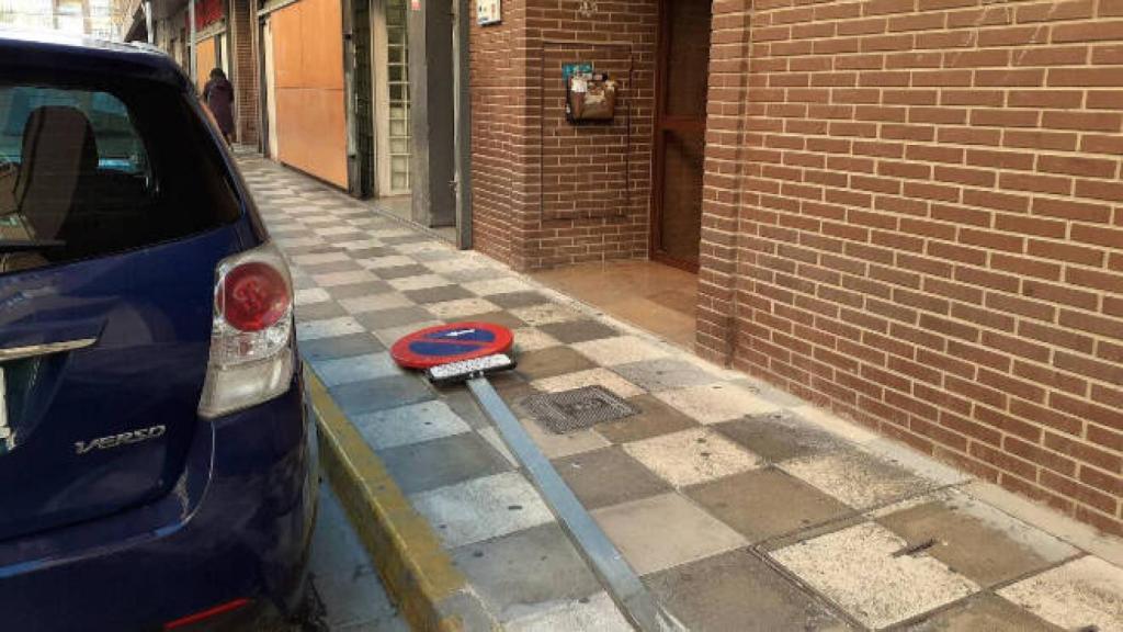 Señal de tráfico derribada en Albacete