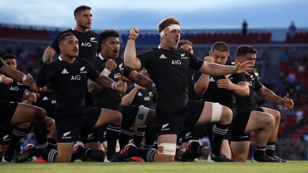 Haka de los All Blacks a Maradona