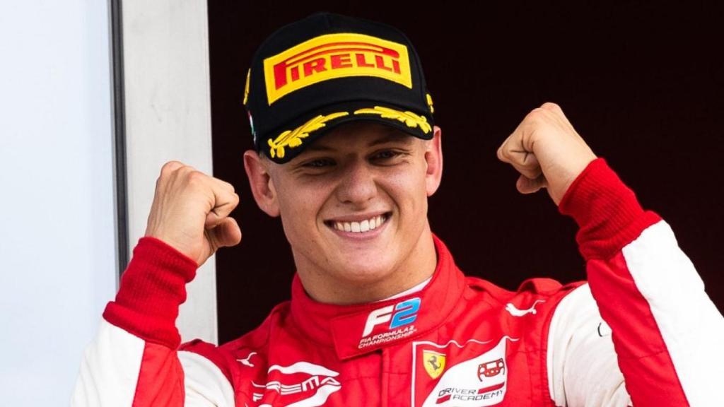 Mick Schumacher celebra