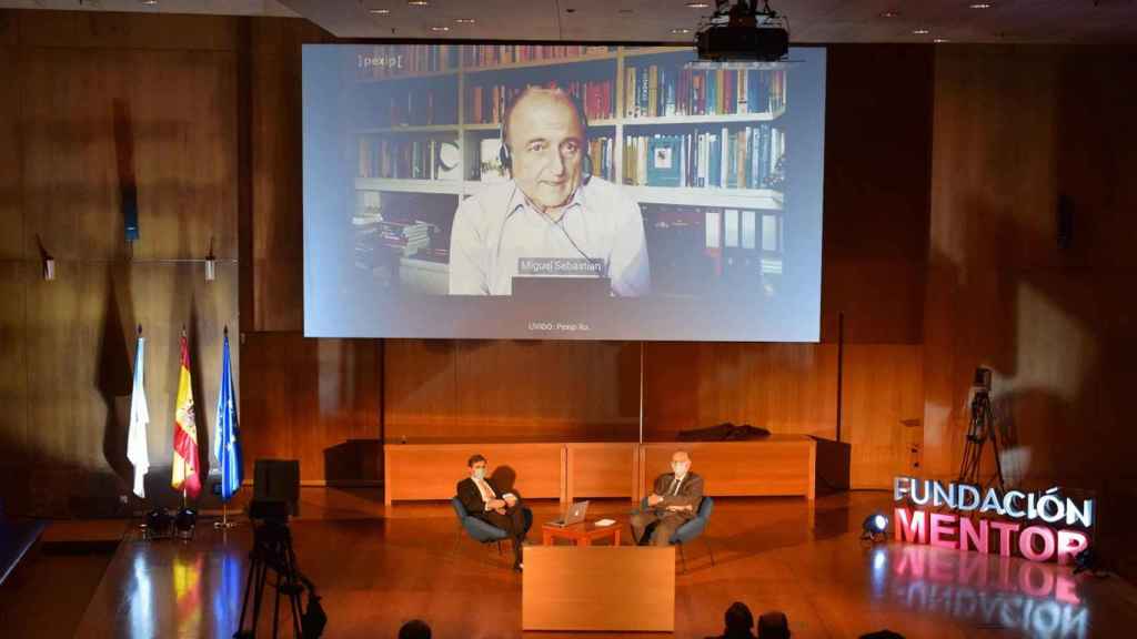 Miguel Sebastián vaticina el futuro económico en el ciclo de coloquios de la UVigo