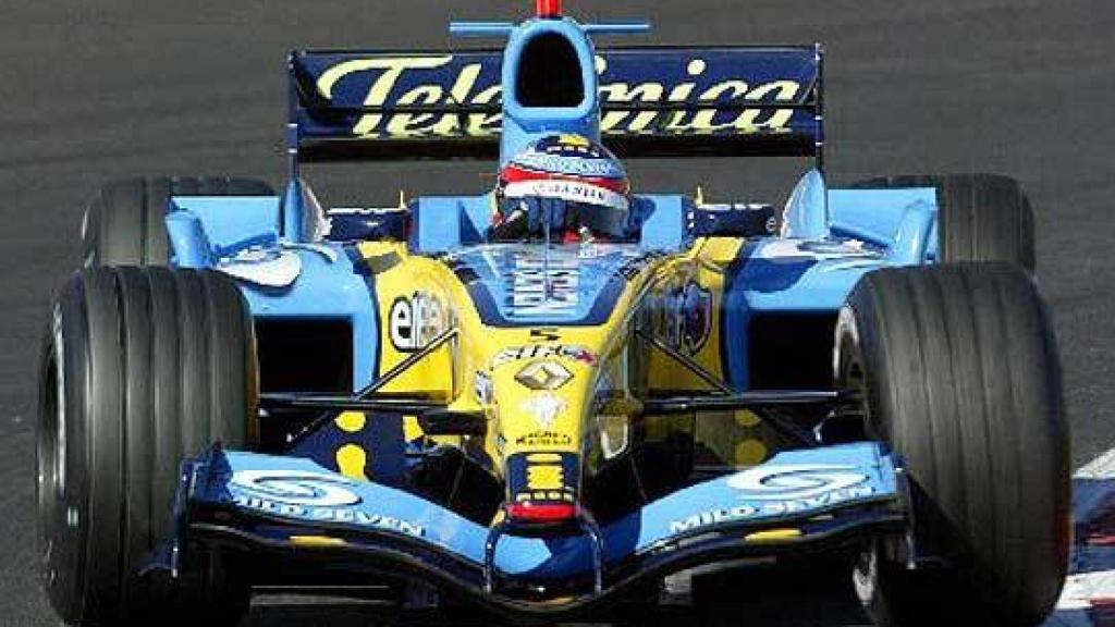 Fernando Alonso, con el R25 de Reunalt