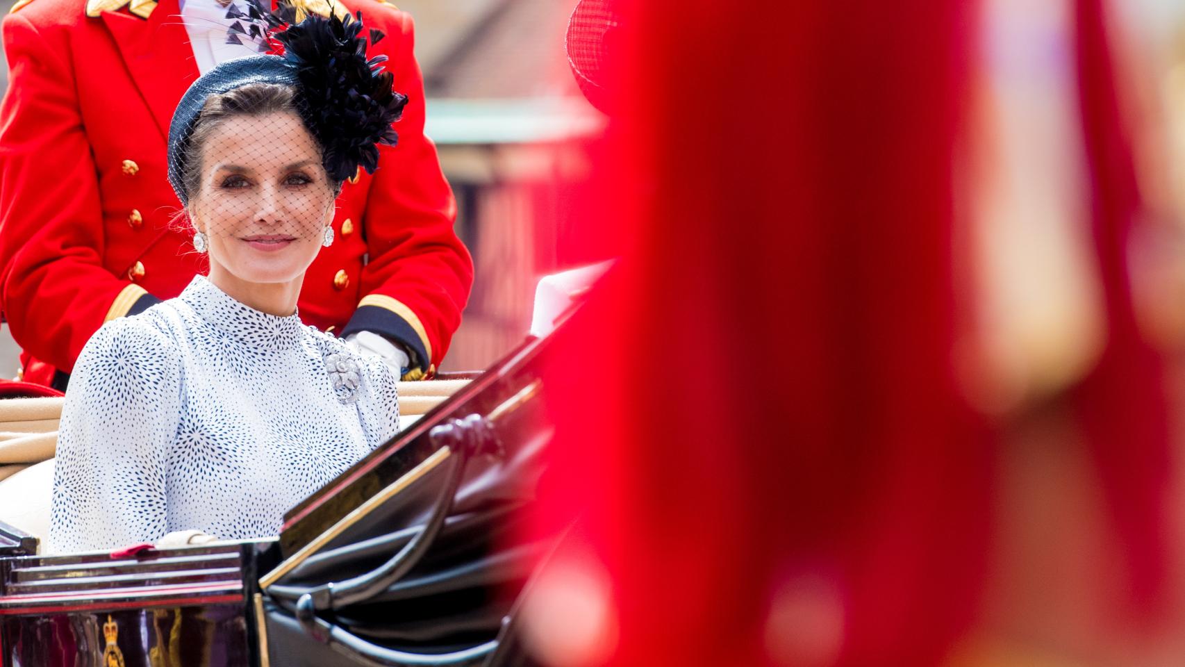 La reina Letizia con vestido de la firma sevillana Cherubina en Windsor (Reino Unido).