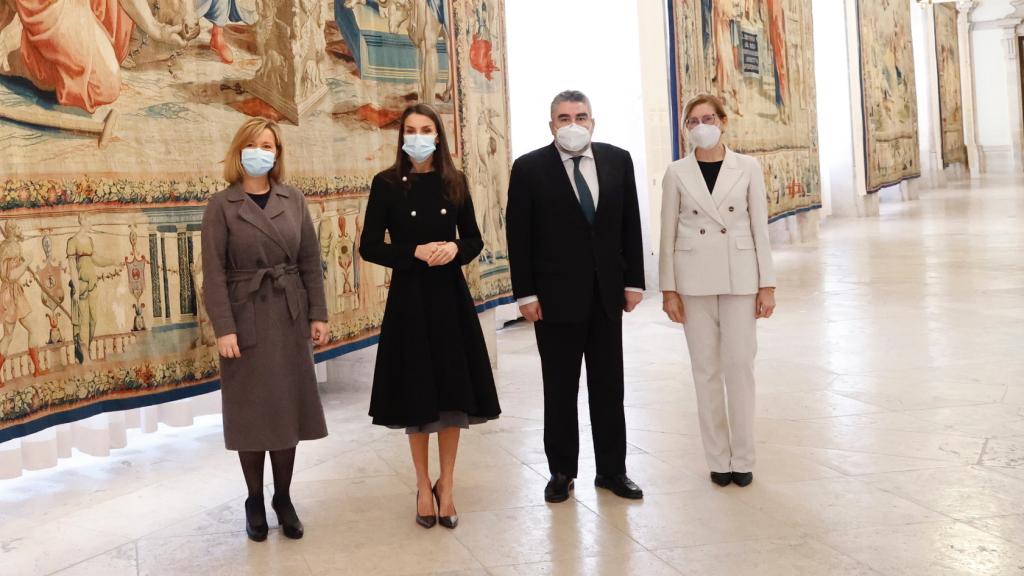 La reina Letizia junto al ministro de Cultura, José Manuel Rodríguez Uribes.