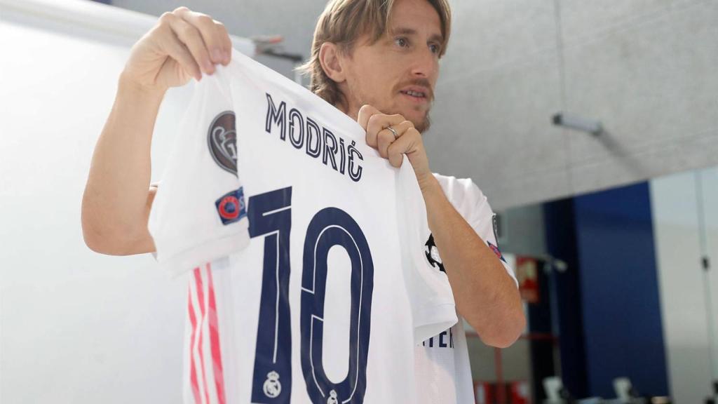 Modric, durante la foto oficial de la temporada 2020/2021