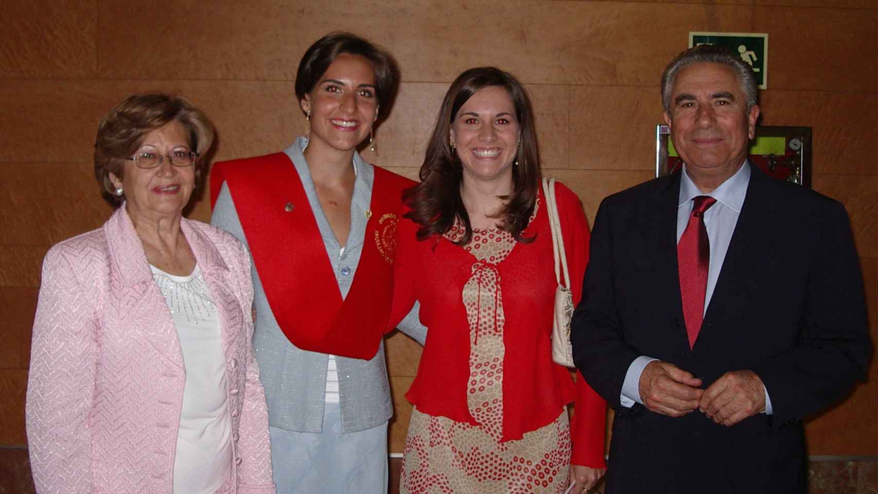 Teresa Barea con su familia en su graduación en la Universidad de Granada.