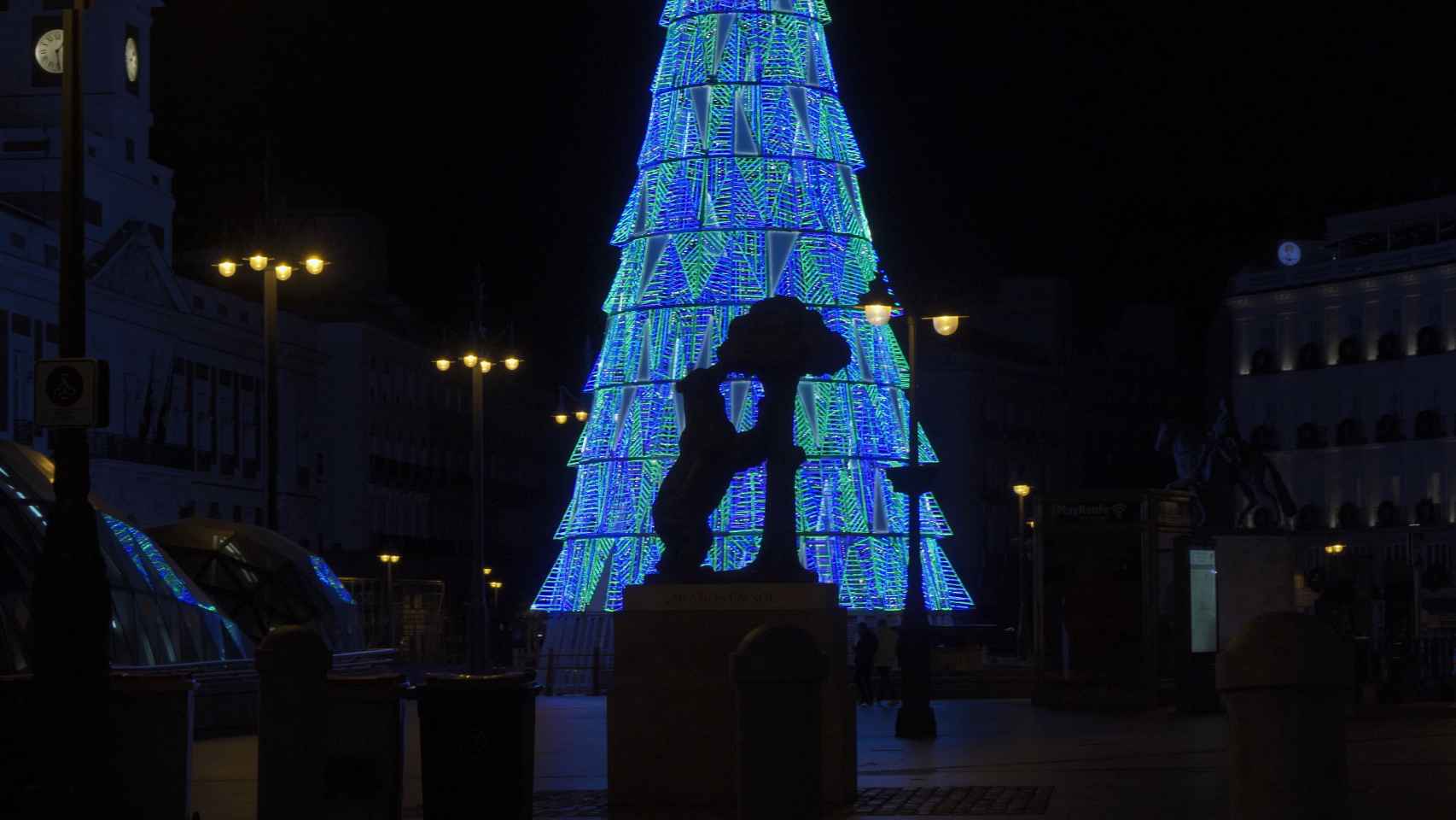 Iluminación navideña de la Plaza del Sol de Madrid.