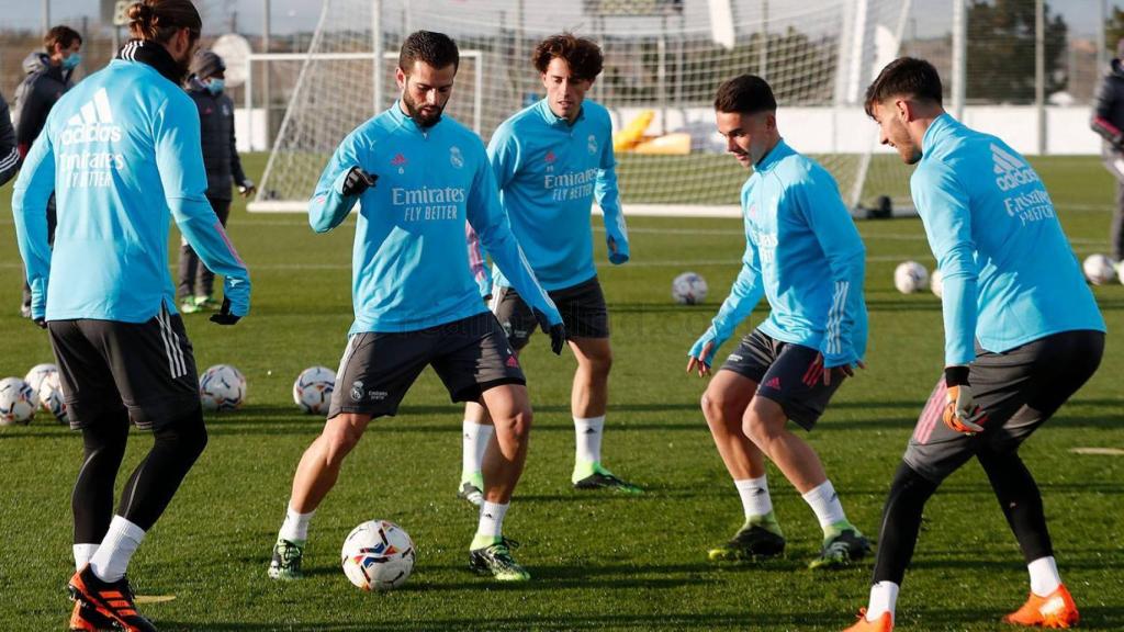 Un rondo con Ramos, Nacho, Odriozola y Arribas