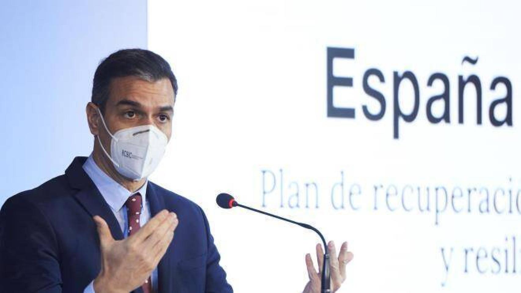 Pedro Sánchez, en rueda de prensa este viernes en la Capilla del Seminario Mayor de Comillas, Cantabria