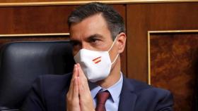 El presidente del Gobierno, Pedro Sánchez, con mascarilla durante un pleno del Congreso.