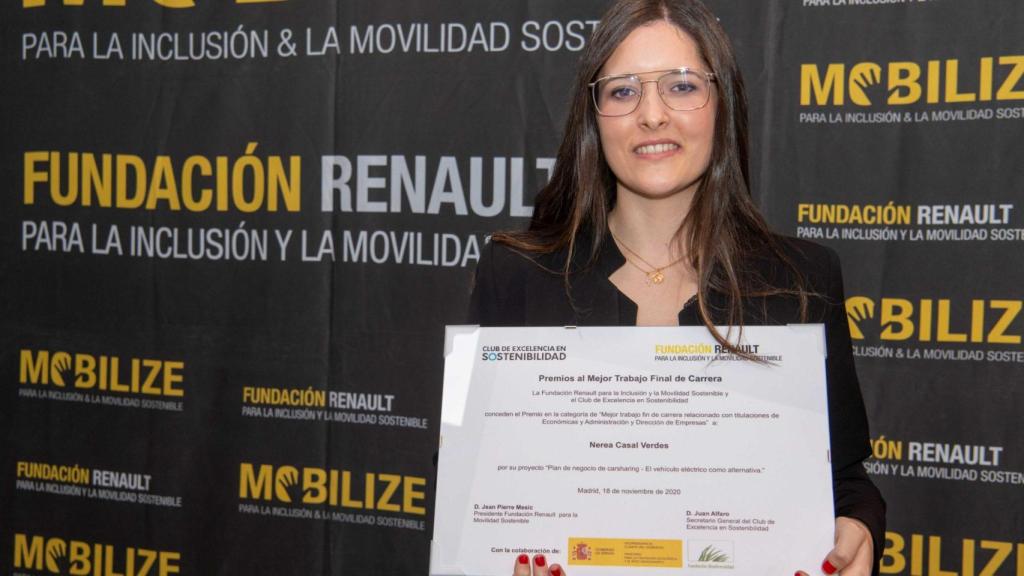 Nerea Casal da UDC, ganadora del premio al mejor proyecto de fin de carrera en el áreaeconómica.