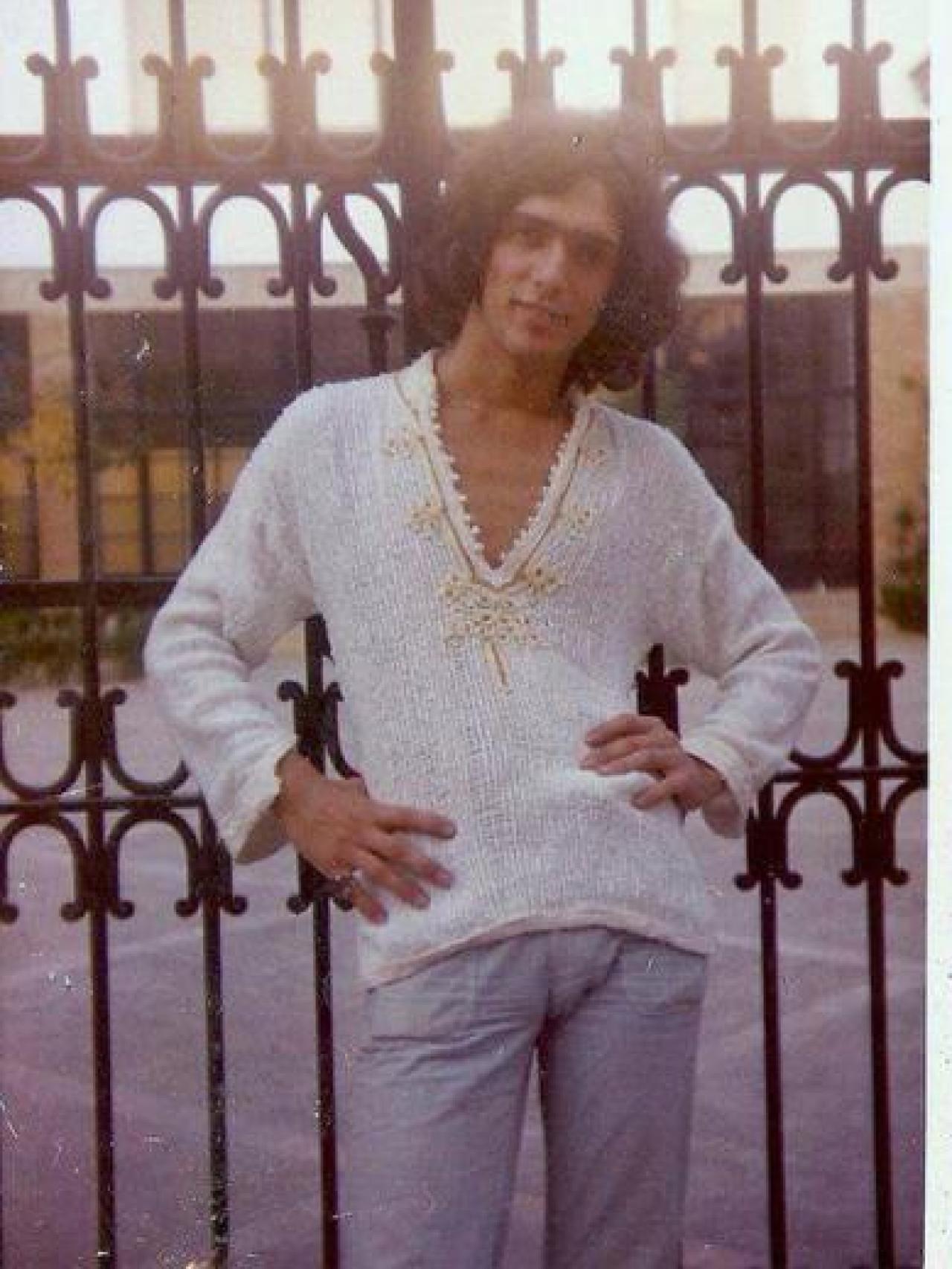 Javier García-Pelayo, en sus años de galán hippie.