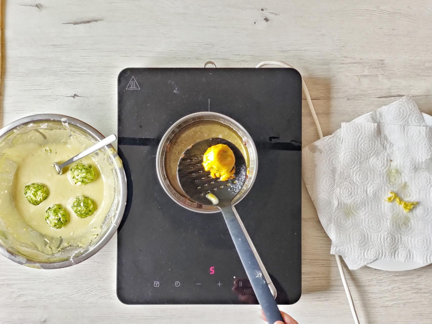 Buñuelos de calabacín y queso gorgonzola, un aperitivo que nunca falla