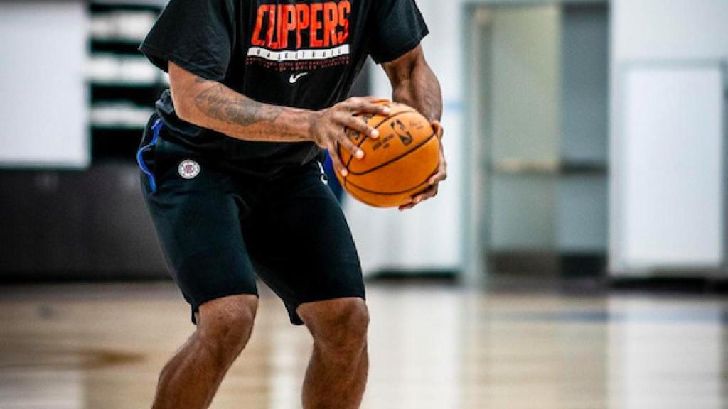 Kawhi Leonard en un entreno con los Clippers