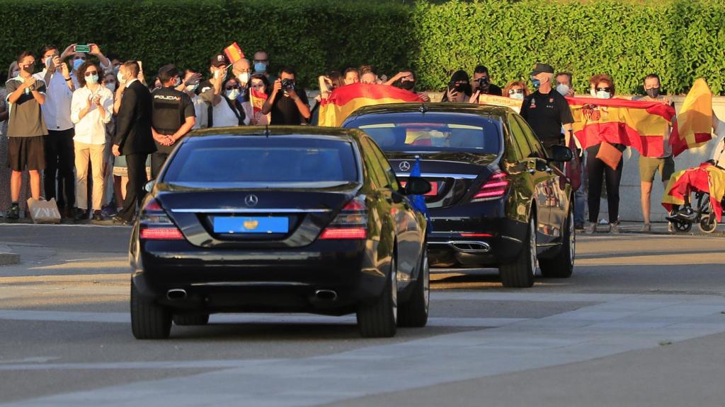 Estos son los Mercedes Clase S utilizados por la familia real en una imagen de archivo.