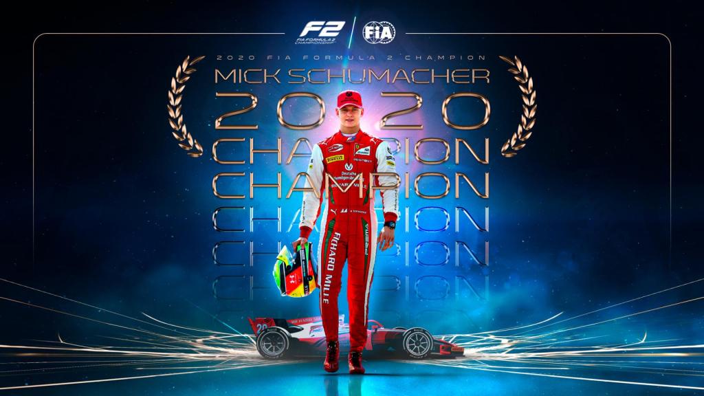 Mick Schumacher y el cartel por su campeonato de F2