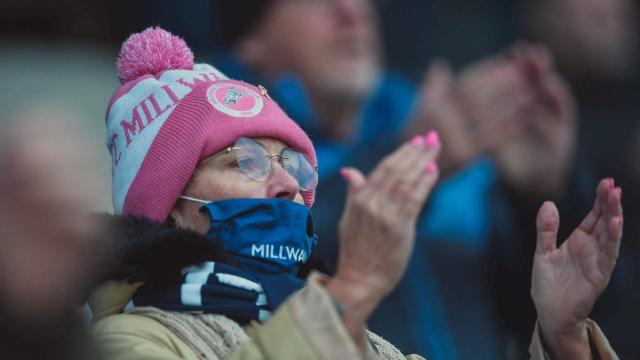 Una aficionada del Milwall, en el estadio. Foto: Twitter (@MilwallFC)