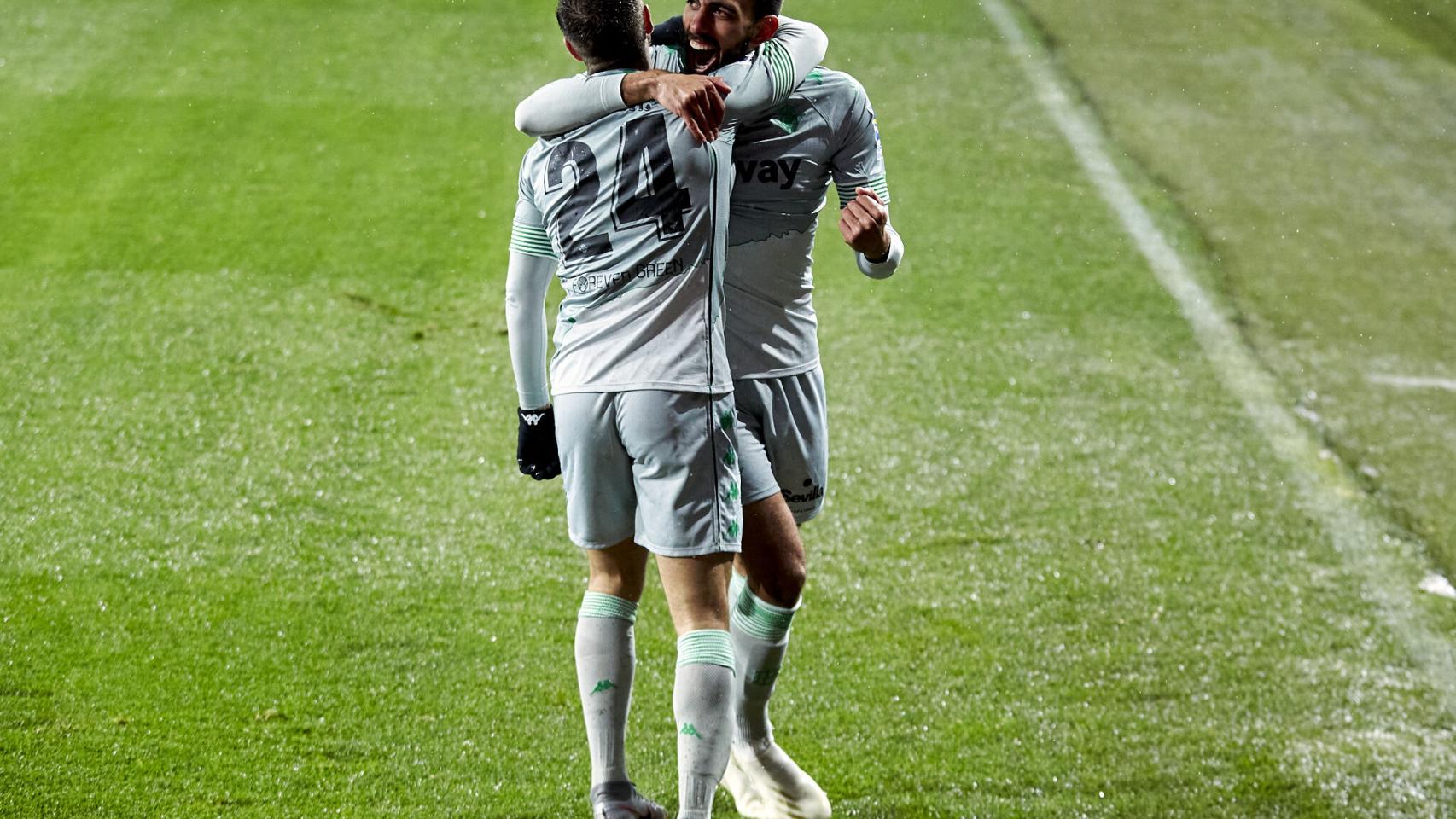 Borja Iglesias celebra un gol del Betis