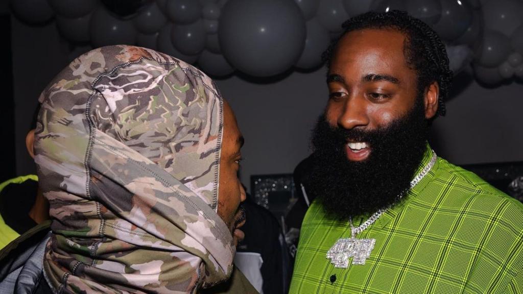 James Harden celebrando el cumpleaños del rapero Lil Baby