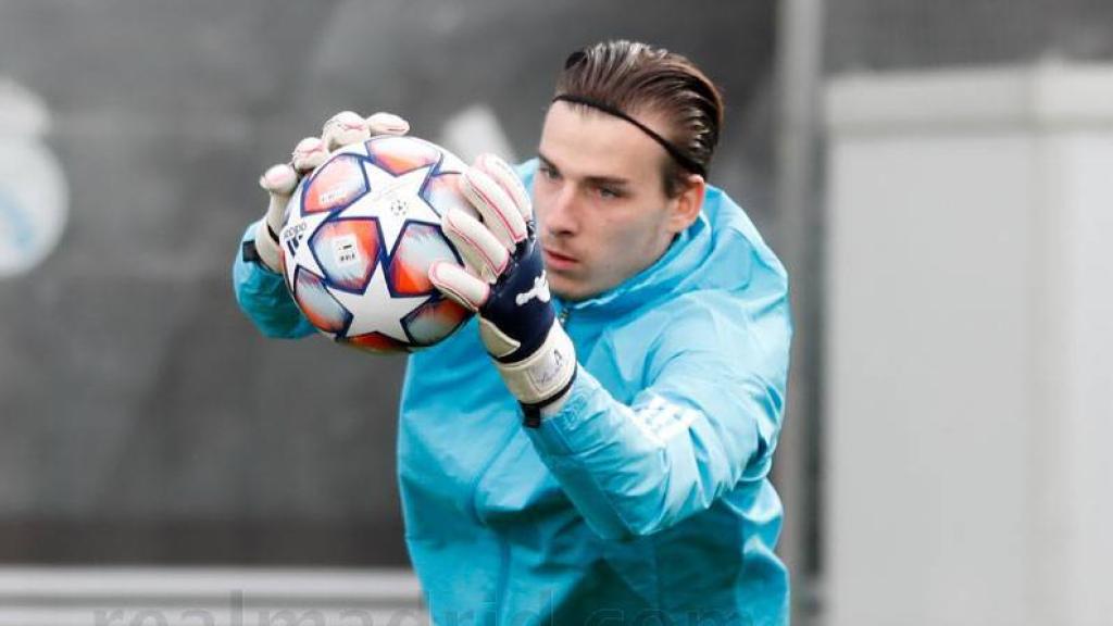 Andriy Lunin, en un entrenamiento del Real Madrid