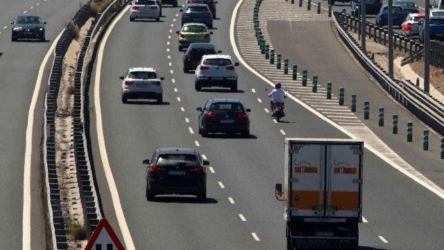 Una carretera transitada de España.