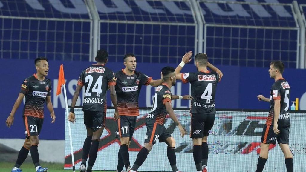 Iván González celebra un gol junto a sus compañeros del FC Goa. Foto: Instagram (ivanggonzalez24)