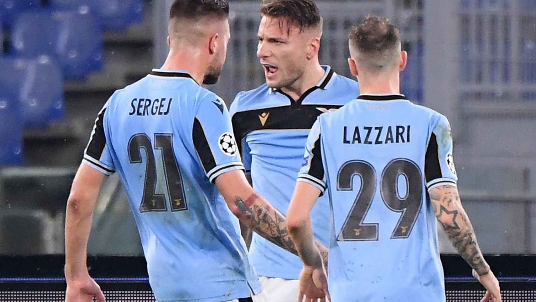 Ciro Immobile celebra el gol de la Lazio con Sergej Milinkovic-Savic y Manuel Lazzari