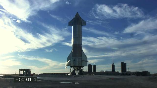 Foto de la Starship en su puesto de lanzamiento.