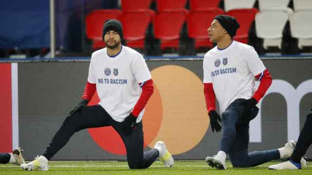 Neymar Jr. y Kylian Mbappé, con las camisetas contra el racismo antes del PSG - Istanbul Basaksehir