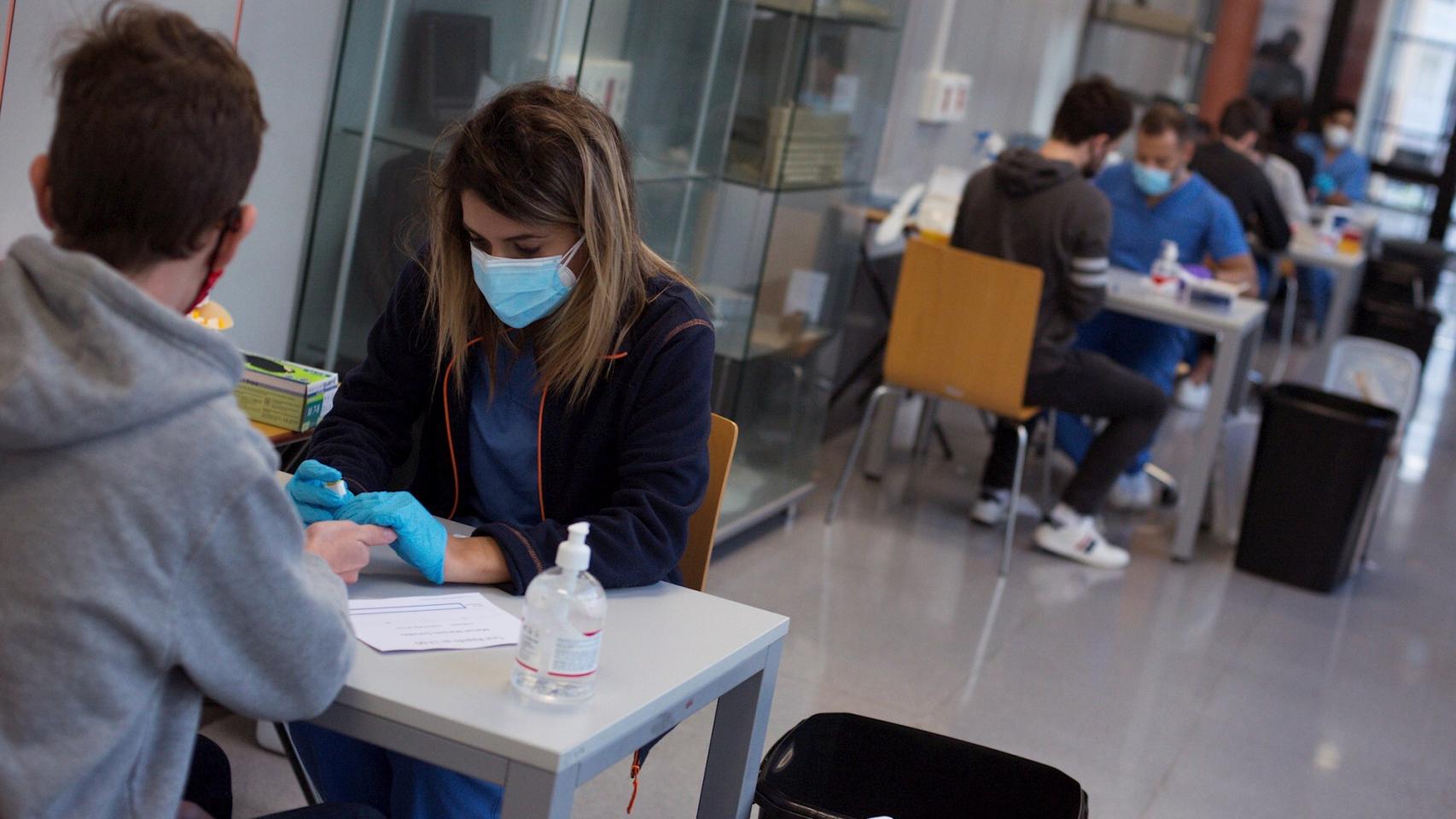 Un estudiante se realiza una prueba en el Edificio Politécnico del Campus de Orense.