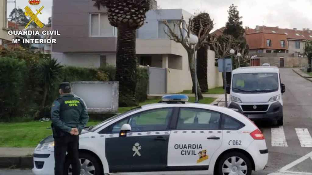 Patrulla de la Guardia Civil en la detención del joven.