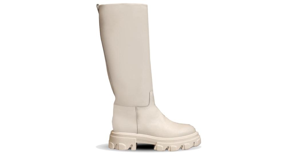 Las botas altas en color blanco con este patrón son perfectas para combinar con cualquier tipo de prenda.