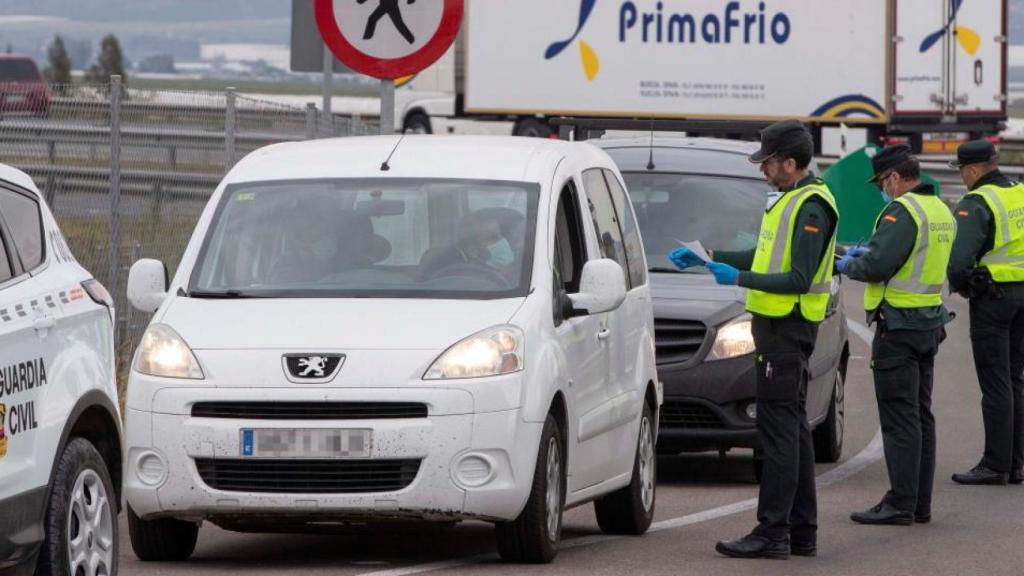 La DGT, a por el infractor: hasta 200 euros por incumplir este paquete de normas en invierno