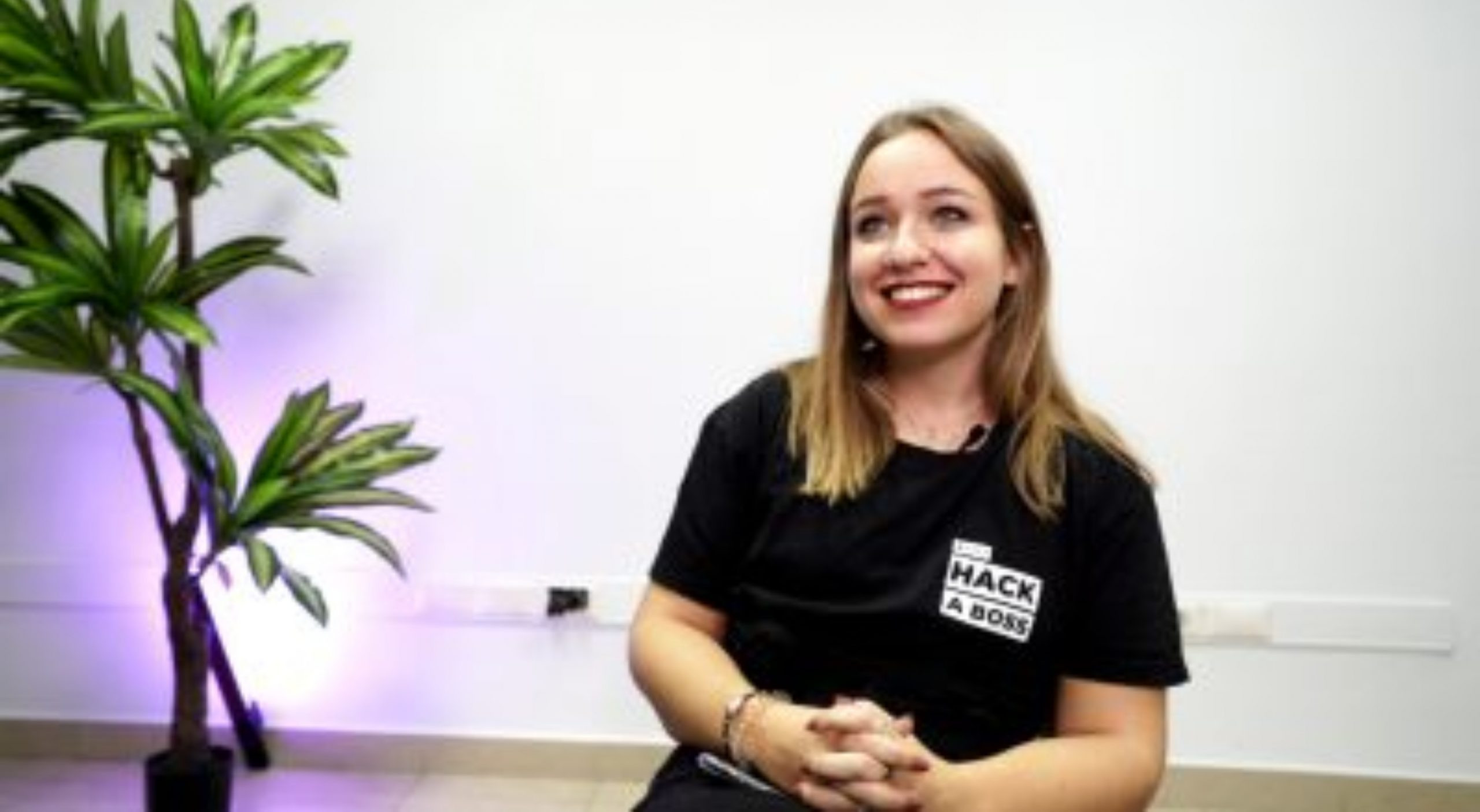 Laura Becerra de HACK A BOSS