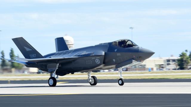 El avión de combate F-35.