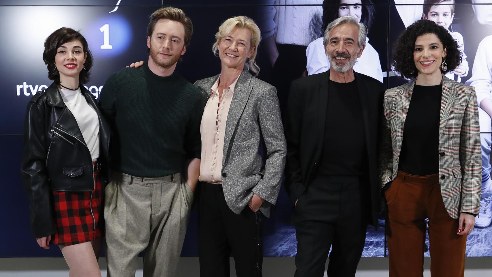 Ana Duato, Imanol Arias, Irene Visedo, Pablo Rivero y Carmen Climent, actores de 'Cuéntame cómo pasó'