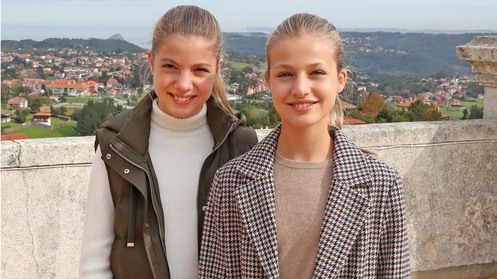 La princesa Leonor y la infanta Sofía protagonizan el christmas navideño de la Familia Real.