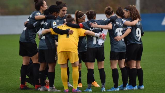 Piña de las jugadoras del Rayo Femenino