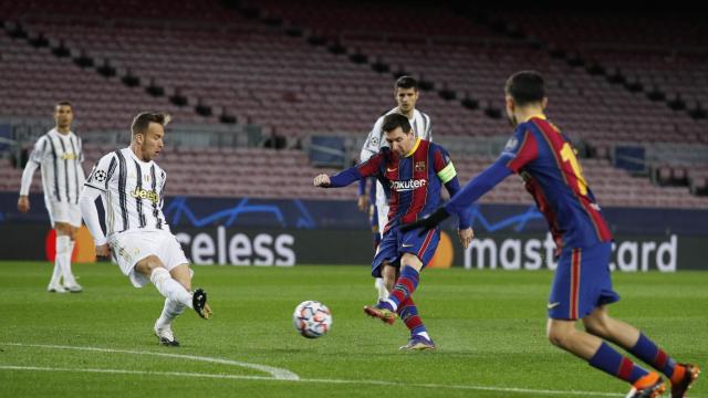 Arthur Melo y Leo Messi, durante un partido de Champions