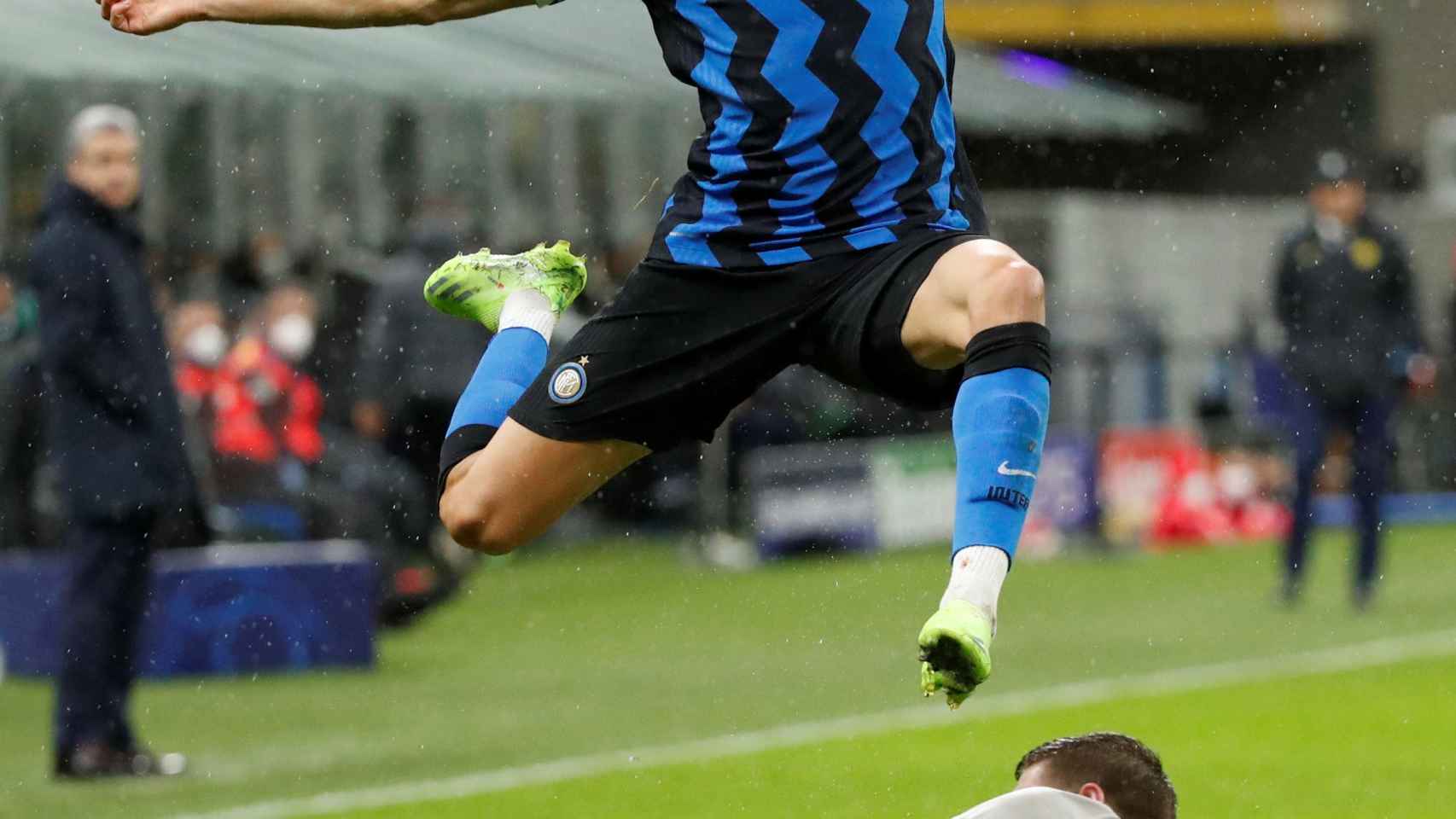 Achraf en un partido del Inter de Milán de la Champions League 2020/2021