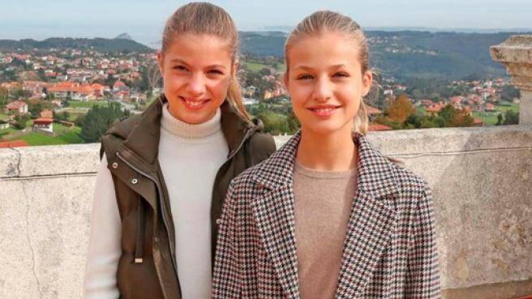 Leonor y Sofía en la tarjeta de felicitación navideña de la familia real