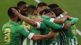 Los jugadores del Betis celebran un gol