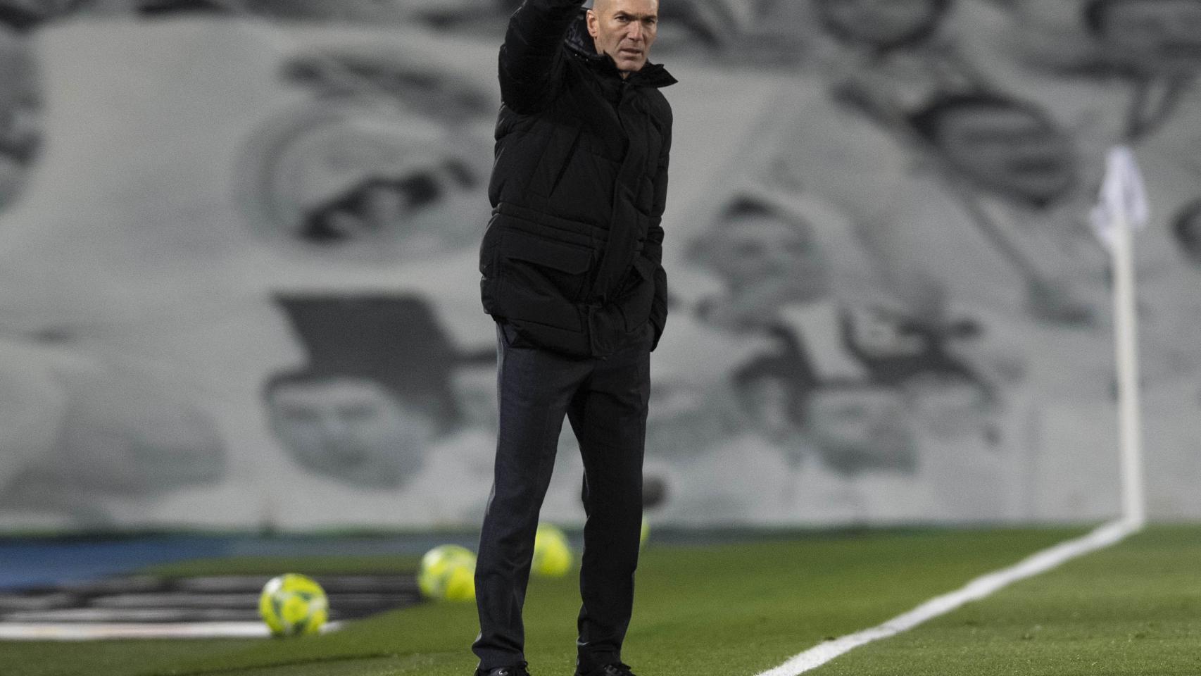 Zinedine Zidane, durante el Real Madrid - Atlético de Madrid