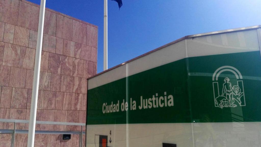 A juicio la mujer que mató a su padre, lo intentó con su madre y trató de volar la casa