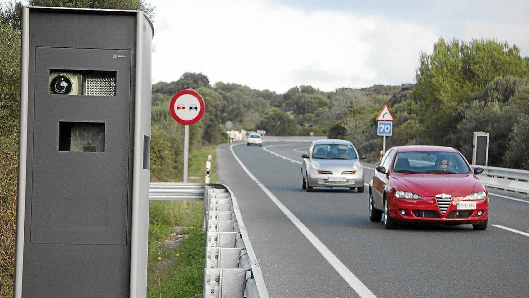 Uno de los radares de tráfico en una carretera de Menorca.